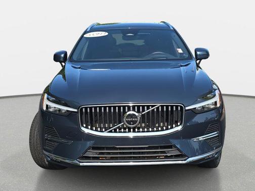 2023 Volvo XC60 B5 Ultimate Bright Theme