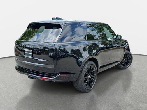 2025 Land Rover Range Rover P530 SE