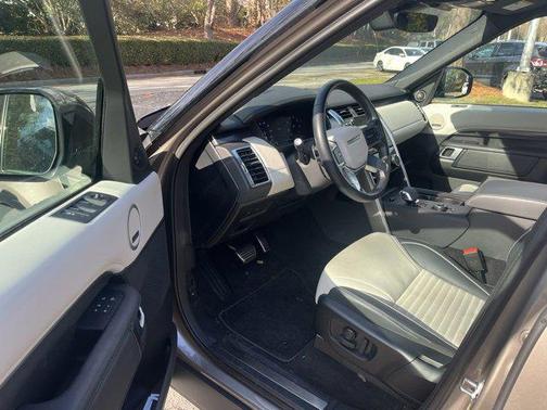 2024 Land Rover Discovery P360 Metropolitan Edition