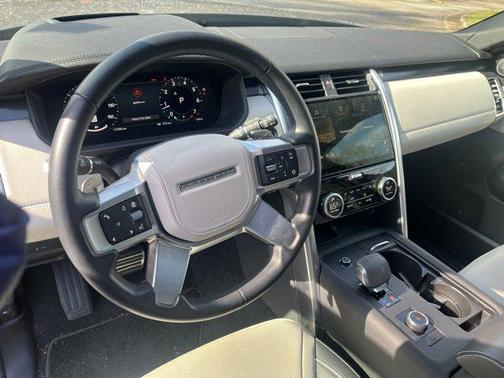 2024 Land Rover Discovery P360 Metropolitan Edition