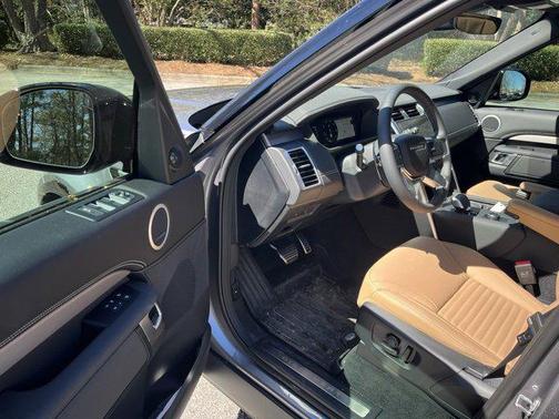 2025 Land Rover Discovery P360 Dynamic SE