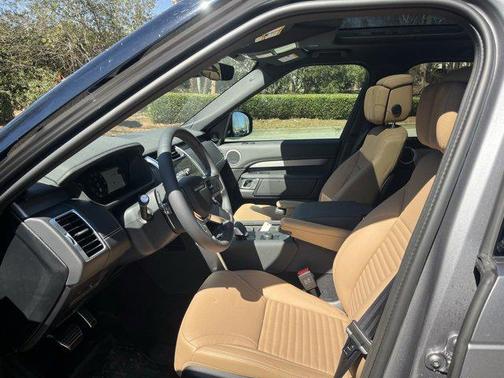 2025 Land Rover Discovery P360 Dynamic SE