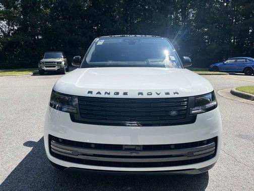 2025 Land Rover Range Rover P530 SE