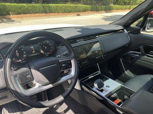 2025 Land Rover Range Rover P530 SE