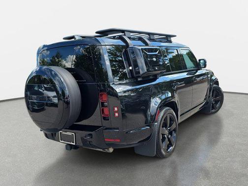 2024 Land Rover Defender 130 P400 X-Dynamic SE