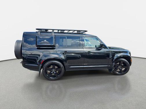 2024 Land Rover Defender 130 P400 X-Dynamic SE