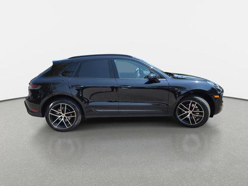2023 Porsche Macan Base
