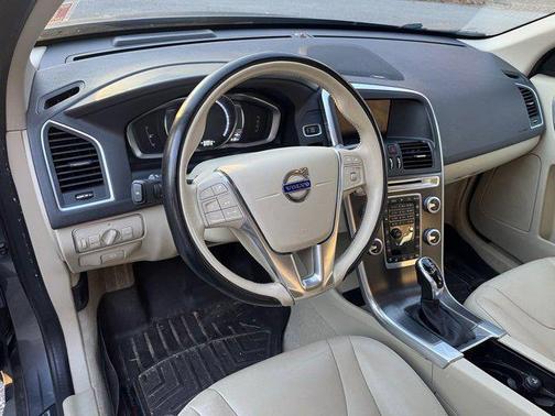 2016 Volvo XC60 T5 Drive-E Platinum