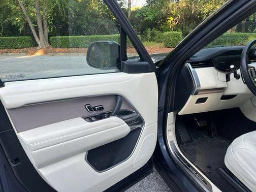 Varesine Blue Metallic 2025 Land Rover Range Rover P400 SE