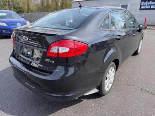 Tuxedo Black Metallic 2013 Ford Fiesta SE