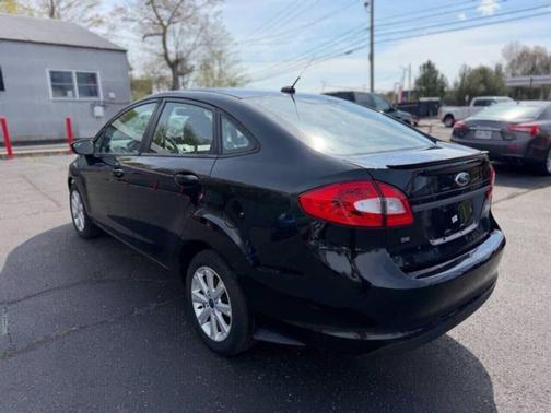 Tuxedo Black Metallic 2013 Ford Fiesta SE