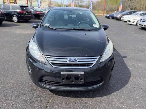 Tuxedo Black Metallic 2013 Ford Fiesta SE