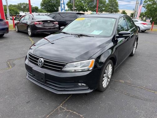 Black 2015 Volkswagen Jetta Auto SE w/Connectivity/Navigation