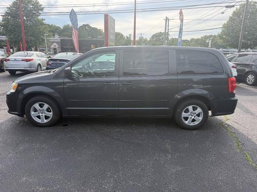 Brilliant Black Crystal Pearlcoat 2011 Dodge Grand Caravan Mainstreet