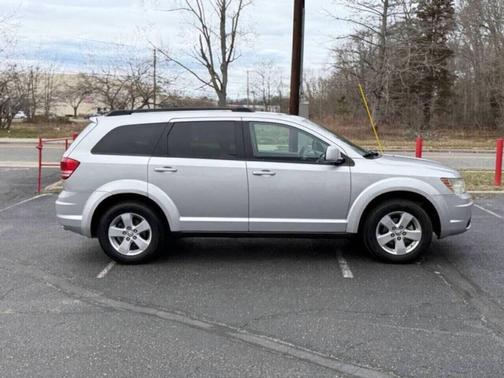 Stone White Clearcoat 2010 Dodge Journey SXT