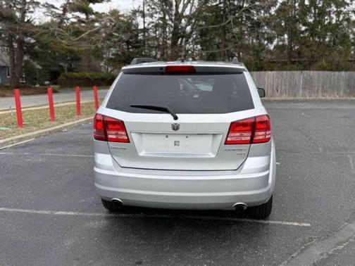 Stone White Clearcoat 2010 Dodge Journey SXT