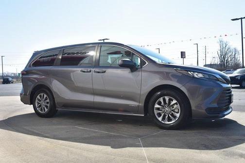 2021 Toyota Sienna LE