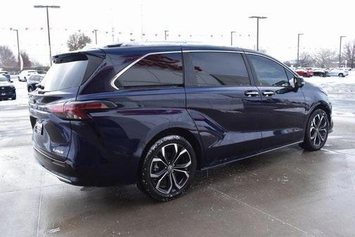 2025 Toyota Sienna Platinum