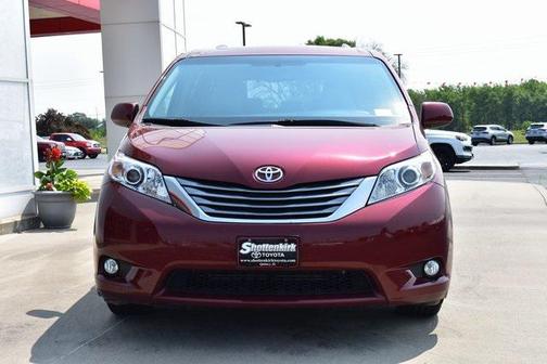 2017 Toyota Sienna XLE