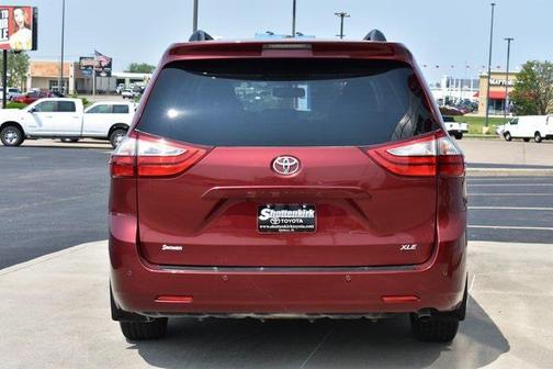 2017 Toyota Sienna XLE