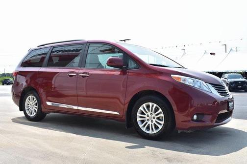 2017 Toyota Sienna XLE