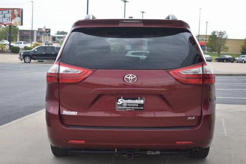 2017 Toyota Sienna XLE
