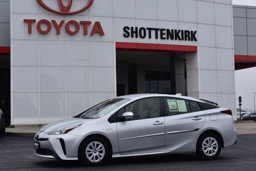 2022 Toyota Prius LE