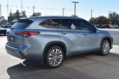 2022 Toyota Highlander Platinum