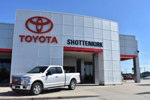 Photo 2 of 29 of 2017 Ford F-150 XLT