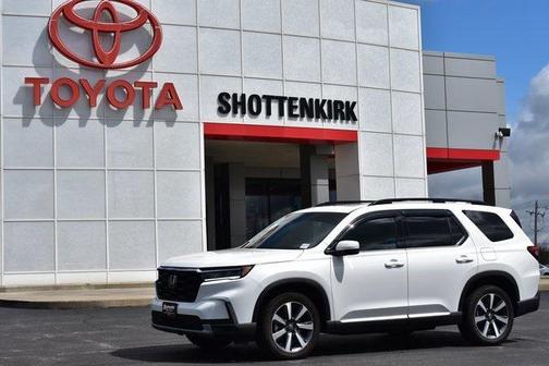 2025 Honda Pilot Touring 8-Passenger