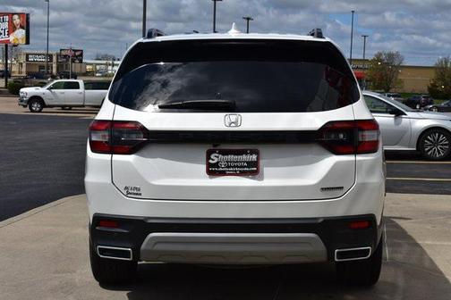 2025 Honda Pilot Touring 8-Passenger