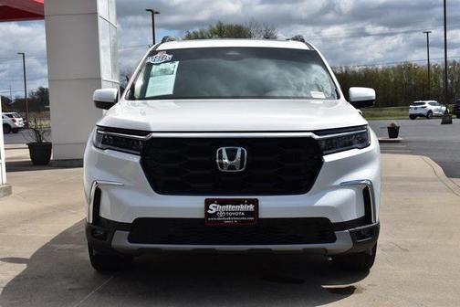 2025 Honda Pilot Touring 8-Passenger