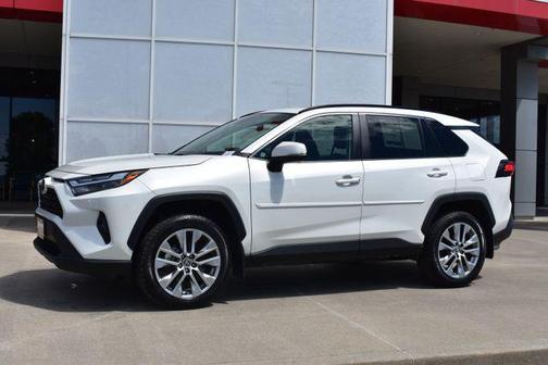 Blizzard Pearl 2022 Toyota RAV4 XLE Premium