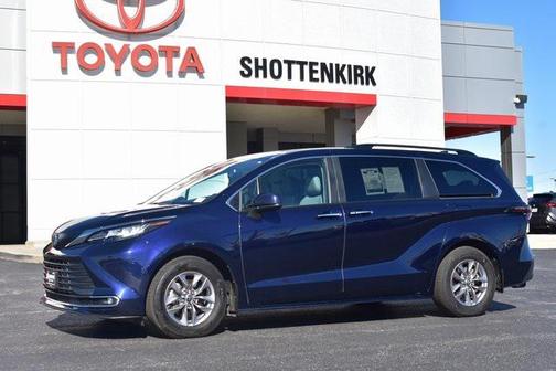2023 Toyota Sienna XLE