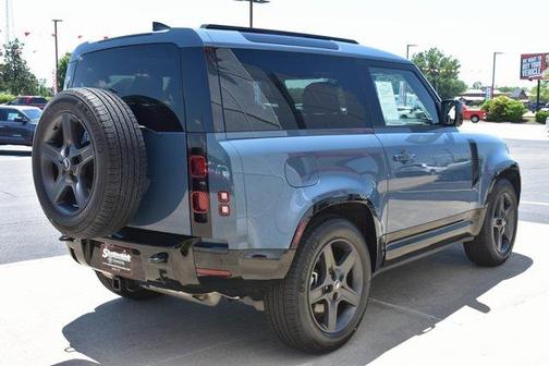 2024 Land Rover Defender 90 P400 X-Dynamic SE