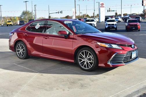 2022 Toyota Camry Hybrid XLE
