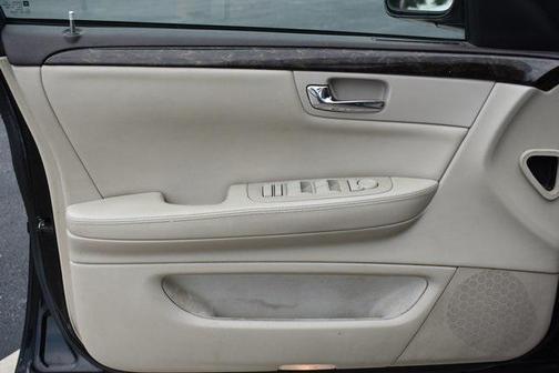 2010 Cadillac DTS Base