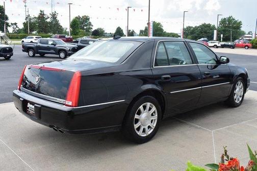 2010 Cadillac DTS Base