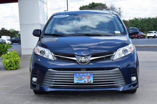 2020 Toyota Sienna XLE