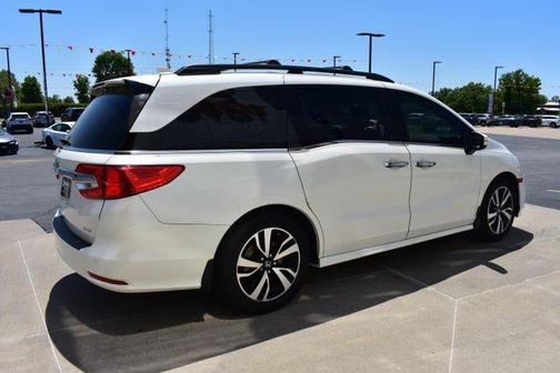 White Diamond Pearl 2018 Honda Odyssey Elite