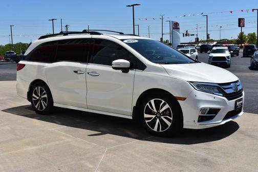 White Diamond Pearl 2018 Honda Odyssey Elite