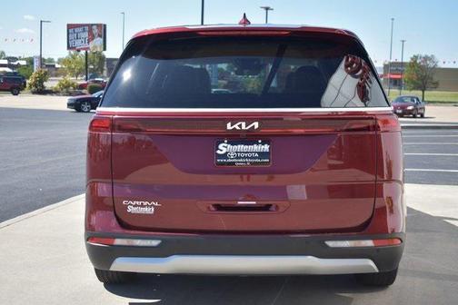 2024 Kia Carnival LX