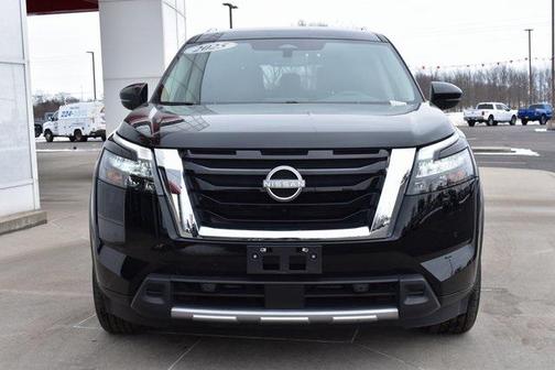 2025 Nissan Pathfinder SL 4WD