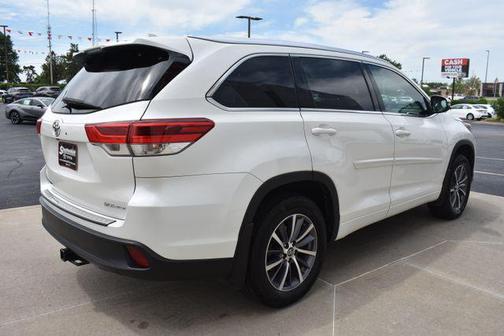 Blizzard Pearl 2017 Toyota Highlander XLE