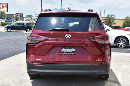2021 Toyota Sienna XLE 8 Passenger