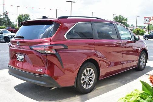 2021 Toyota Sienna XLE 8 Passenger