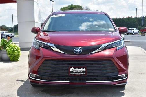 2021 Toyota Sienna XLE 8 Passenger