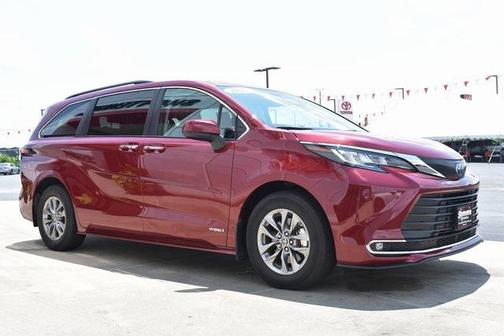 2021 Toyota Sienna XLE 8 Passenger