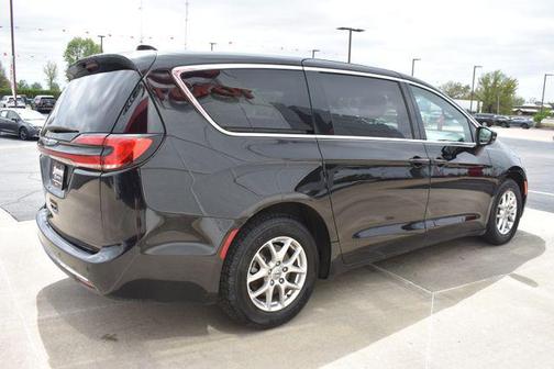 Diamond Black Crystal Pearlcoat 2025 Chrysler Pacifica L