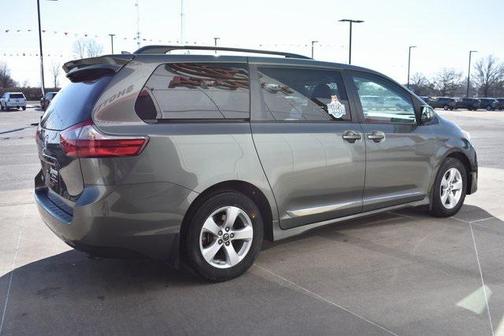 2020 Toyota Sienna LE